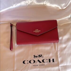 ❤️‍🔥Coach Large Red Leather‎ Clutch with Gold Hardware❤️‍🔥